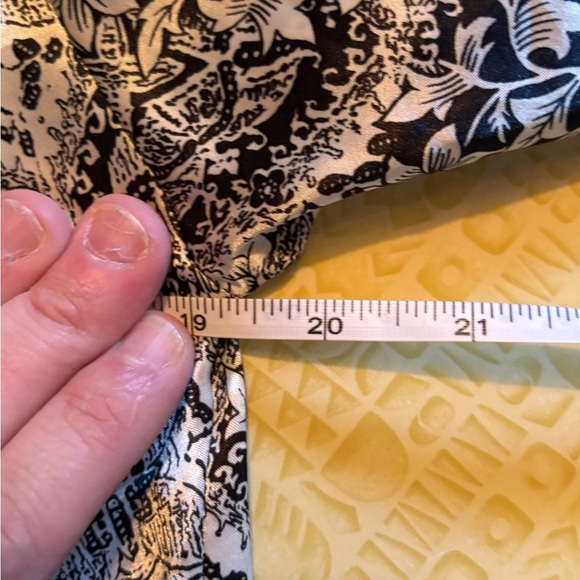 Vintage Floral Black and White Women's Top - Picture 8 of 10